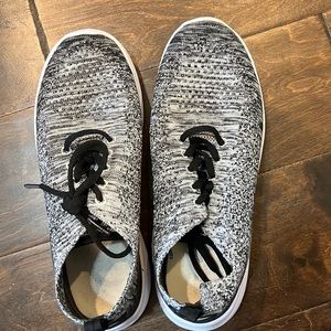 Size 8. Bought at target. Brand has rubbed off. Worn several times.Listing #2618